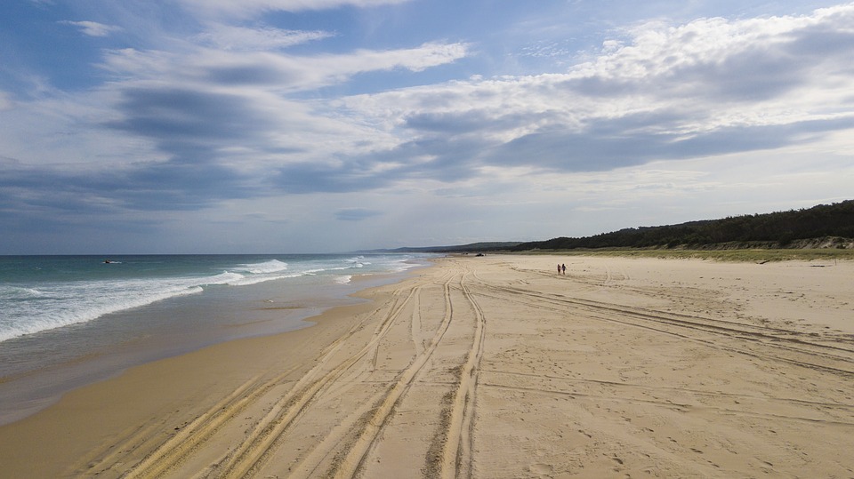 Jusqu'à quel un garçon peut il accompagner sa maman à la plage ?